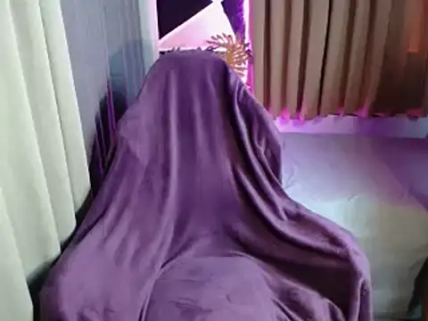 Snapshot of furry_puss chatting on November 13, 2025, 4:05 am furry puss online show from November 13, 2025, 4:05 am