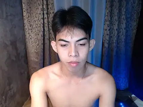 Snapshot of Urhotsilverboy chatting on February 18, 2026, 11:50 am Urhotsilverboy online show from February 18, 2026, 11:50 am