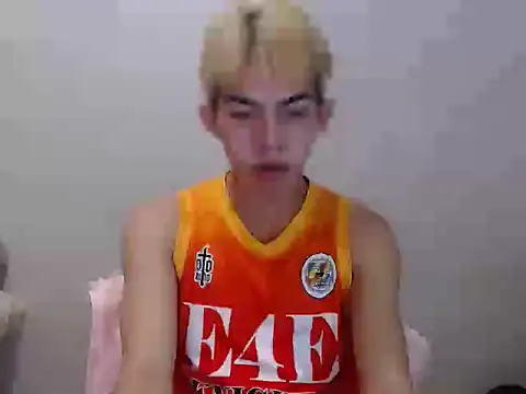 Urhotsilverboy online show from June 14, 2026, 6:31 pm