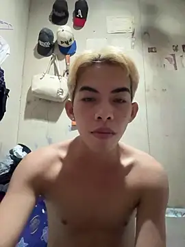 Snapshot of Urhotsilverboy chatting on June 3, 2026, 8:13 pm Urhotsilverboy online show from June 3, 2026, 8:13 pm