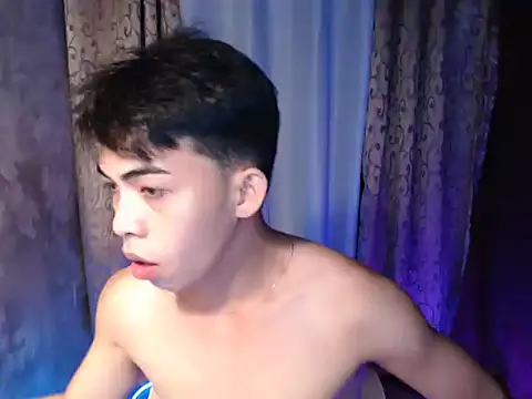 Snapshot of Urhotsilverboy chatting on February 25, 2026, 1:55 pm Urhotsilverboy online show from February 25, 2026, 1:55 pm