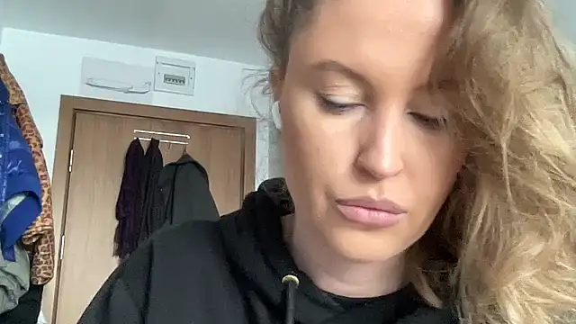 Snapshot of Ameli8 chatting on February 15, 2026, 10:47 am Ameli8 online show from February 15, 2026, 10:47 am