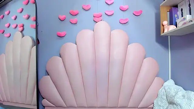 luci miller online show from March 31, 2026, 3:19 am