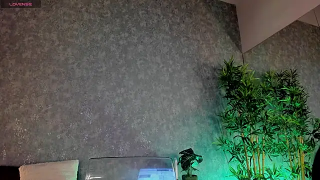 MiaHartx online show from December 17, 2025, 7:35 am