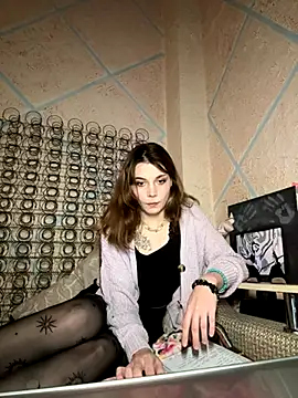 MiaDinA online show from November 11, 2025, 12:55 pm