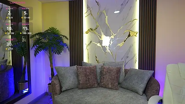 TessaaFox online show from November 11, 2025, 1:17 pm