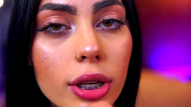 RavennaDArcy online show from December 16, 2025, 7:18 pm