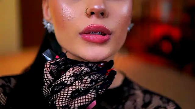 RavennaDArcy online show from November 25, 2025, 8:09 pm