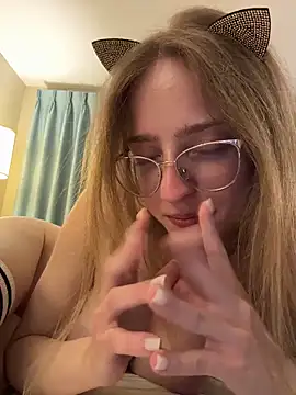 EveLunny online show from March 25, 2026, 5:07 am