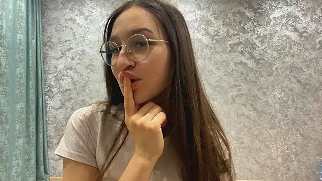 Snapshot of SofiYong chatting on November 6, 2025, 4:11 pm SofiYong online show from November 6, 2025, 4:11 pm