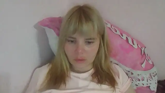 Snapshot of HornyElena chatting on July 29, 2026, 8:19 pm HornyElena online show from July 29, 2026, 8:19 pm