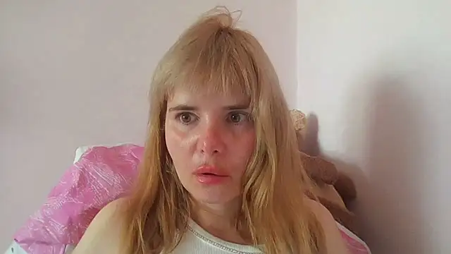 Snapshot of HornyElena chatting on July 26, 2026, 2:35 pm HornyElena online show from July 26, 2026, 2:35 pm