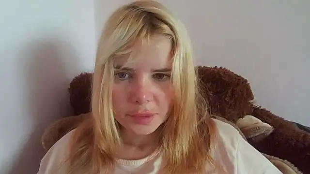 Snapshot of HornyElena chatting on July 6, 2026, 8:10 am HornyElena online show from July 6, 2026, 8:10 am