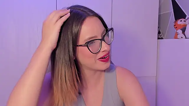 Snapshot of maddie_walton chatting on November 17, 2025, 4:27 am maddie walton online show from November 17, 2025, 4:27 am