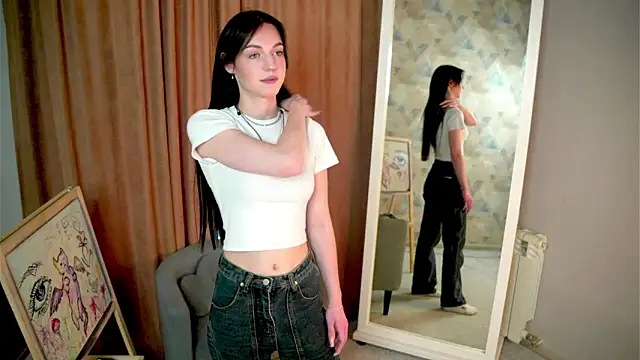 Snapshot of AdellaMacht chatting on November 13, 2025, 9:57 am AdellaMacht online show from November 13, 2025, 9:57 am