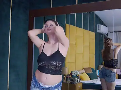 DiamondAlena online show from November 10, 2025, 7:35 am