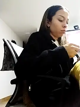 Snapshot of LuluuBerry chatting on December 19, 2025, 11:51 pm LuluuBerry online show from December 19, 2025, 11:51 pm