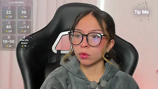 Snapshot of LuluuBerry chatting on December 14, 2025, 2:11 pm LuluuBerry online show from December 14, 2025, 2:11 pm