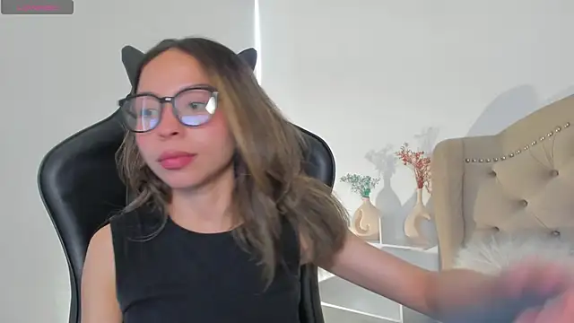 Snapshot of LuluuBerry chatting on November 10, 2025, 3:28 pm LuluuBerry online show from November 10, 2025, 3:28 pm