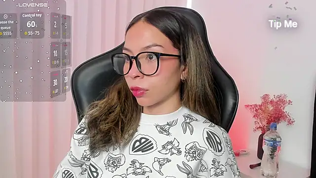 Snapshot of LuluuBerry chatting on December 15, 2025, 12:55 pm LuluuBerry online show from December 15, 2025, 12:55 pm