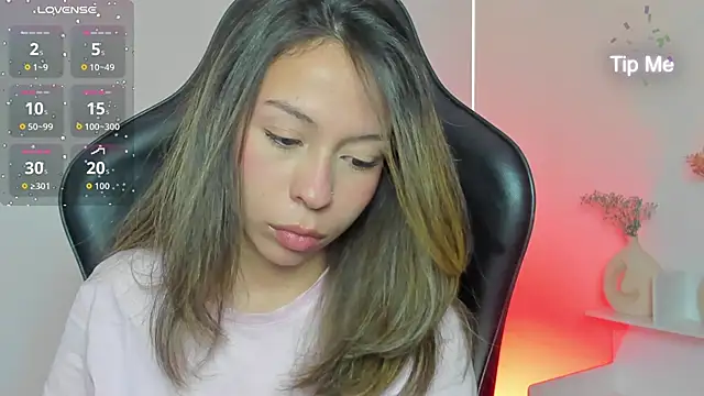 Snapshot of LuluuBerry chatting on November 19, 2025, 10:59 am LuluuBerry online show from November 19, 2025, 10:59 am