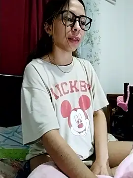 Snapshot of LuluuBerry chatting on November 10, 2025, 12:04 am LuluuBerry online show from November 10, 2025, 12:04 am