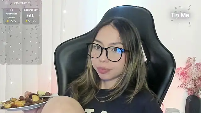 Snapshot of LuluuBerry chatting on December 21, 2025, 9:37 pm LuluuBerry online show from December 21, 2025, 9:37 pm