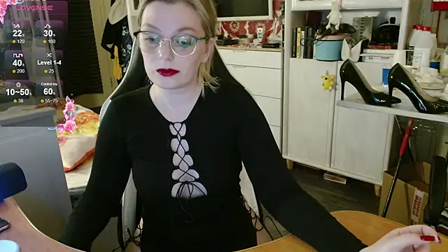 dominyantrix online show from December 1, 2025, 9:15 pm