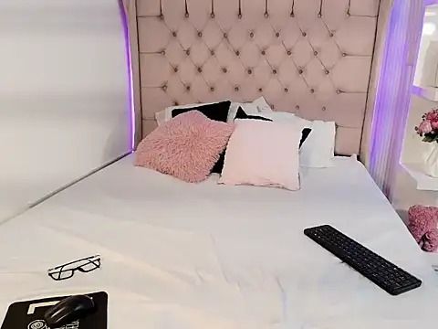 Snapshot of cheerry_moon chatting on November 8, 2025, 9:02 am cheerry moon online show from November 8, 2025, 9:02 am