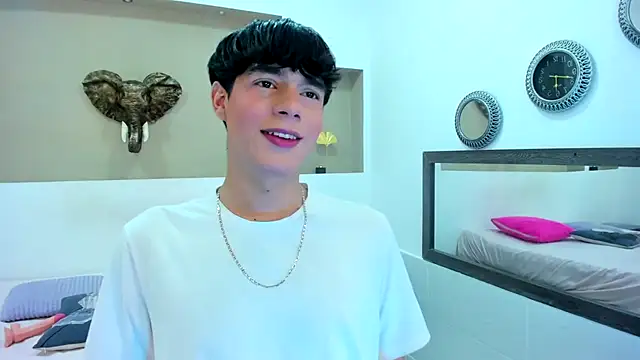 Isaac Kurtt online show from November 7, 2025, 8:35 pm