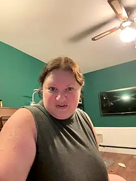 Snapshot of RealWoman84 chatting on November 10, 2025, 2:11 pm RealWoman84 online show from November 10, 2025, 2:11 pm