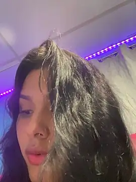 Chiquinquira3 online show from November 22, 2025, 4:22 am