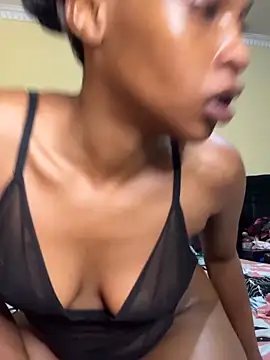 NiaLong21  online show from February 25, 2026, 12:33 am