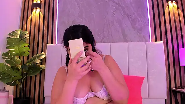 Carlotta de velour online show from March 24, 2026, 3:06 am