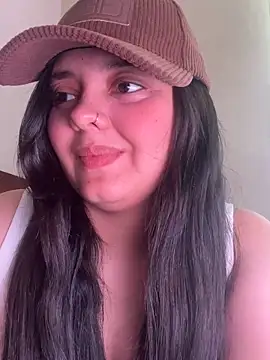 candicewest  online show from April 16, 2026, 5:25 pm