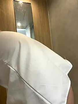 Snapshot of MISIRINN chatting on December 19, 2025, 12:29 pm MISIRINN online show from December 19, 2025, 12:29 pm