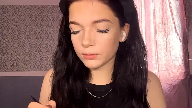 Snapshot of EvidentFuel chatting on November 15, 2025, 7:12 am EvidentFuel online show from November 15, 2025, 7:12 am