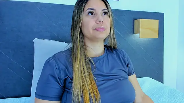 Snapshot of Andhrea_Vale chatting on March 3, 2026, 11:50 am Andhrea Vale online show from March 3, 2026, 11:50 am