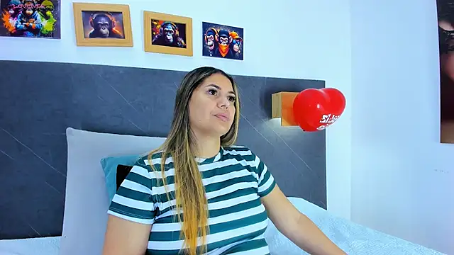 Snapshot of Andhrea_Vale chatting on February 14, 2026, 12:05 pm Andhrea Vale online show from February 14, 2026, 12:05 pm