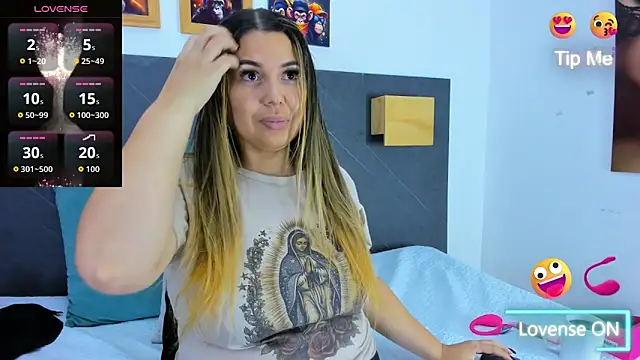 Snapshot of Andhrea_Vale chatting on February 9, 2026, 11:52 am Andhrea Vale online show from February 9, 2026, 11:52 am