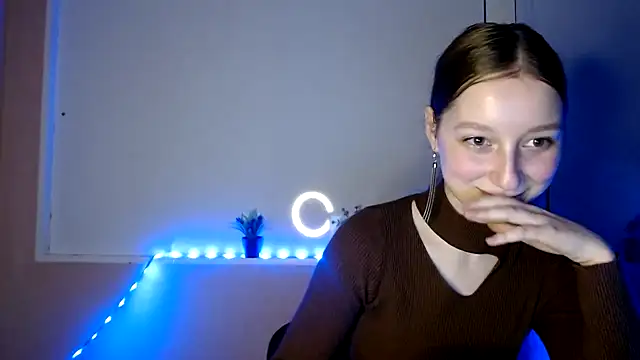 Curlyyy Girl online show from November 7, 2025, 2:54 pm