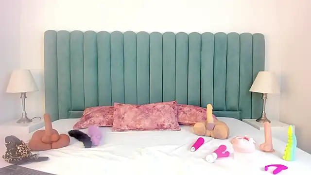 Snapshot of FrancescaSkuirt chatting on February 19, 2026, 4:48 pm FrancescaSkuirt online show from February 19, 2026, 4:48 pm