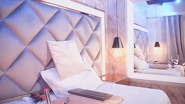 crystal gilton online show from February 19, 2026, 7:11 pm