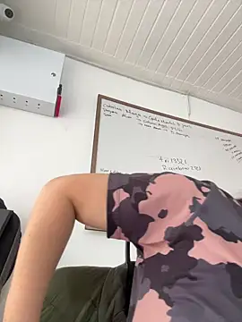 Snapshot of cleo_wale_ chatting on November 25, 2025, 4:40 pm cleo wale online show from November 25, 2025, 4:40 pm