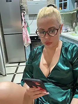 MonnyStef online show from February 23, 2026, 9:04 pm