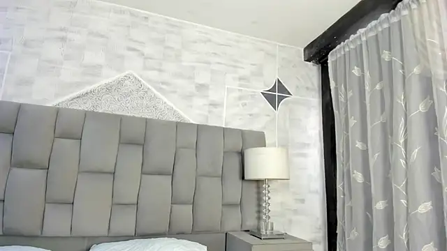 ZarinaWynne online show from May 31, 2026, 2:23 pm