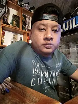 themorenofit08 online show from March 5, 2026, 1:02 am