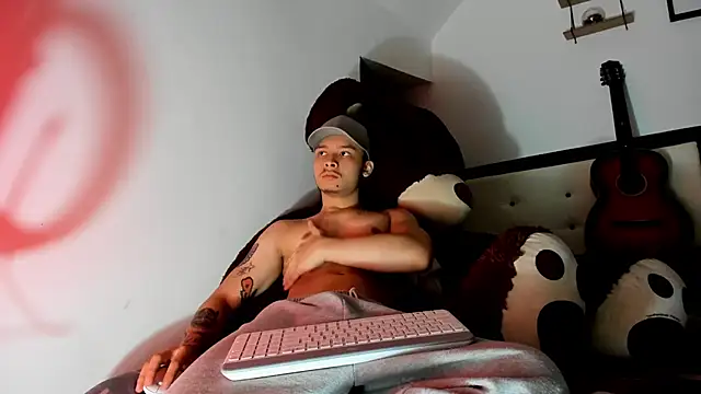 Snapshot of Zeus_Jeff chatting on December 3, 2025, 8:08 pm Zeus Jeff online show from December 3, 2025, 8:08 pm