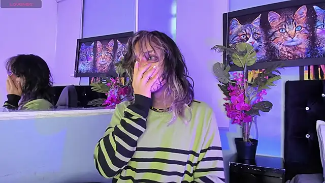 luxiel  online show from November 27, 2025, 10:21 pm