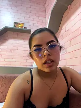 Isa preasley online show from November 8, 2025, 7:28 pm